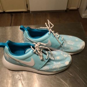 nike sneakers never worn